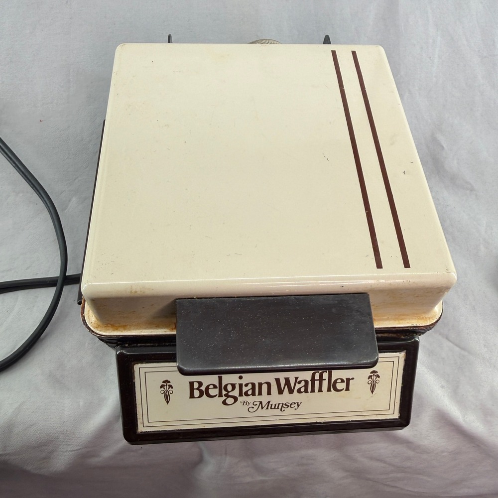 Vintage Munsey Belgian Waffler Model BW-2 Cream Brown Retro Waffle Maker 500W